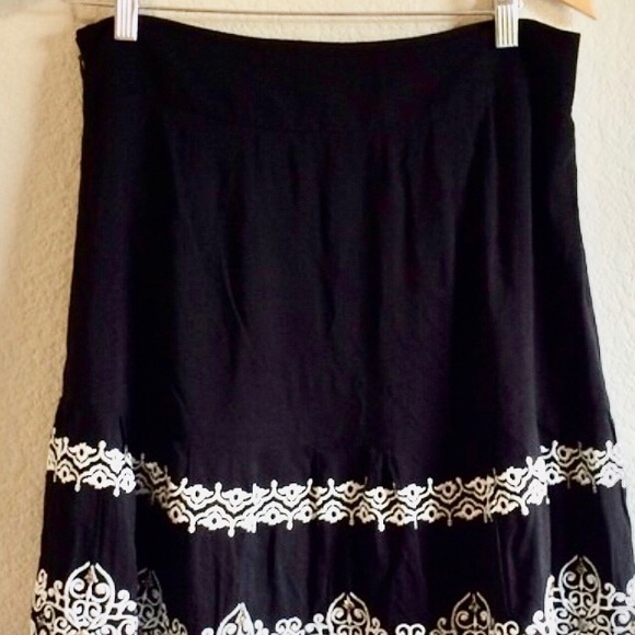 White House Black Market || Embroidered & Jeweled Full Midi Skirt - Picture 4 of 4